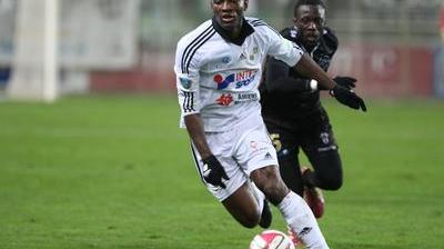 Football L Ex Amienois Jean Pierre Nsame Mis En Examen Pour Violences Sur Son Bebe