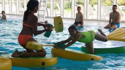 Une piscine gonflable pour les enfants : des séances de jeux aquatiques