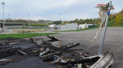 Saint Quentin La Caravane Brule Et Les Tuyaux Des Pompiers Ne Passent Pas Video