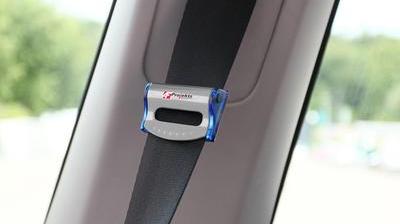 Mort sur la route: la pince à ceinture de sécurité en question